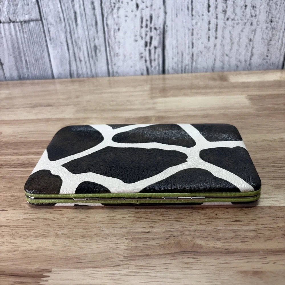 New Giraffe Print Hard Case Clutch Wallet Checkbook Credit Card Black Trim